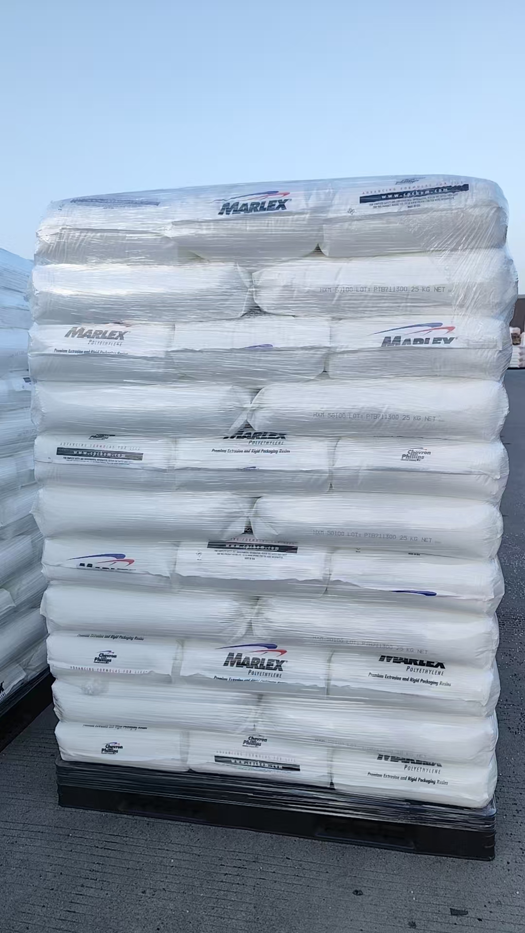Polyethylene Virgin Hdpe Blow Molding Marlex HXM 50100 Polyethylene For Chemical Tanks