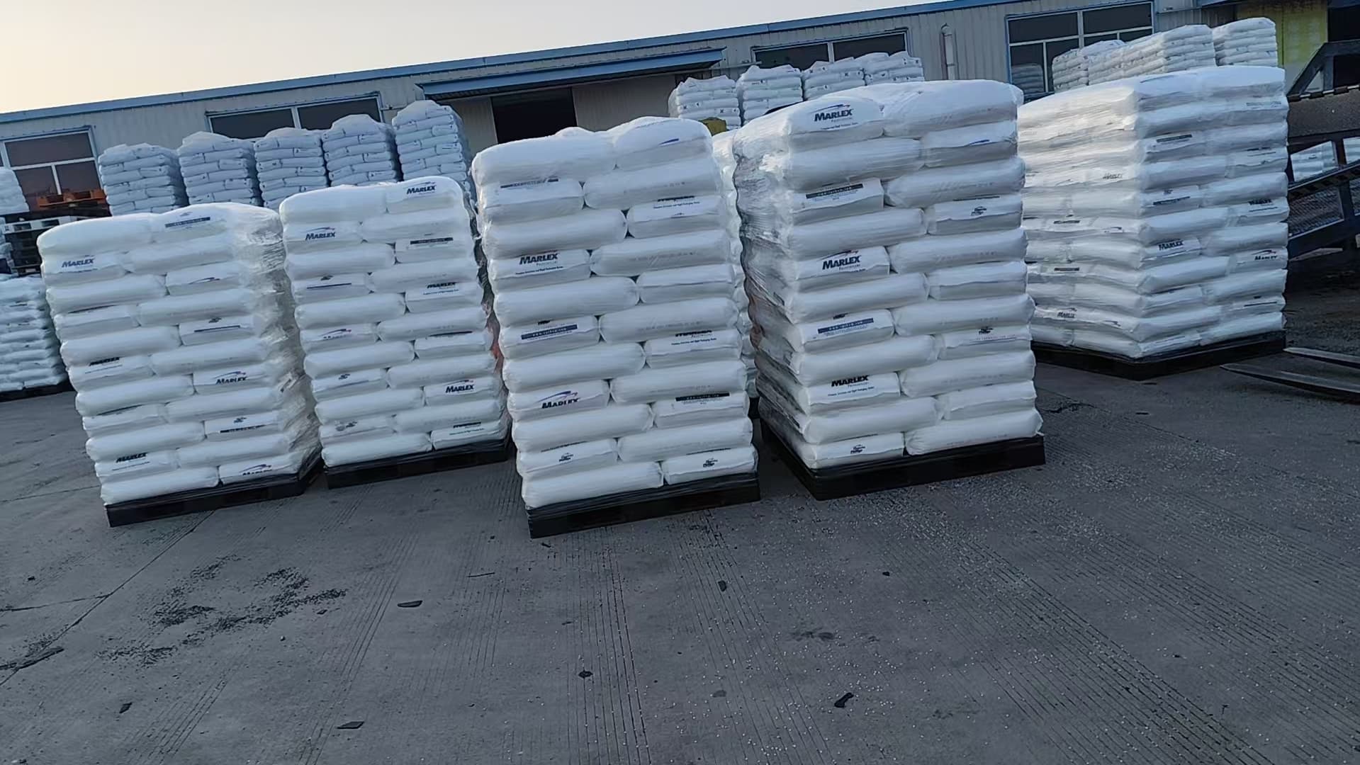 Polyethylene Virgin Hdpe Blow Molding Marlex HXM 50100 Polyethylene For Chemical Tanks